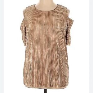 Chico’s Travelers Micro Pleat Cold Shoulder Top Size 1.  NWT